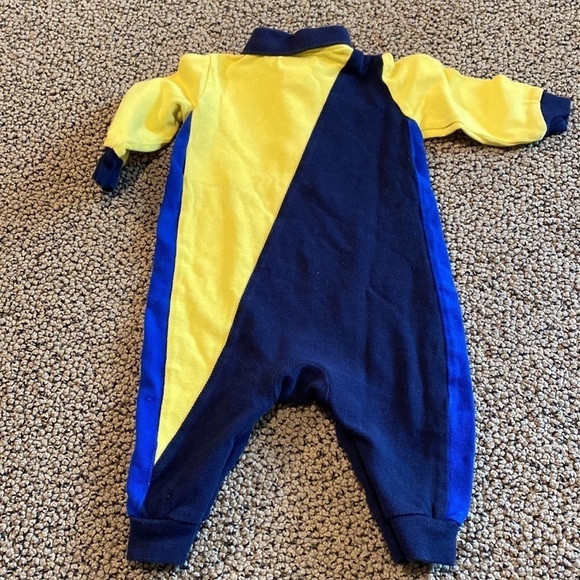 Ralph Lauren Long Sleeved Onesie Size 6 Months in Like New Condition - Picture 5 of 6